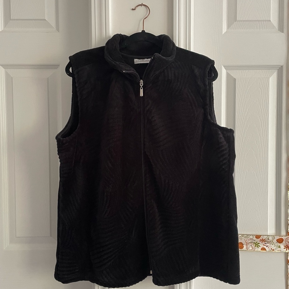 IB Diffusion Women’s Black Fleece Vest
